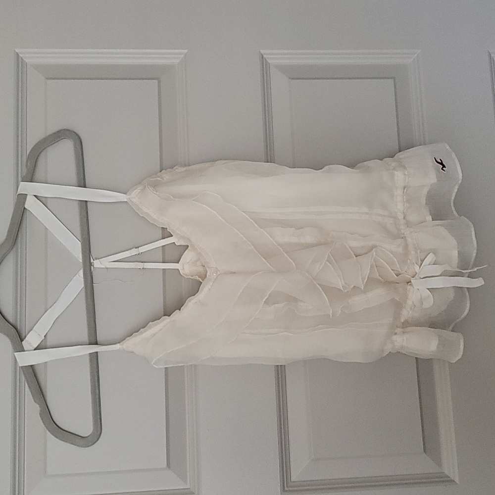 Hollister Flowy Cream Tank in Large